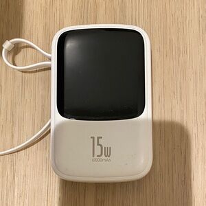 White and Black 15W Power Bank